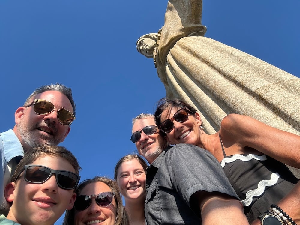 Cristo Rei with the Agnews