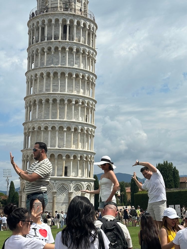 Famous Poses in Pisa